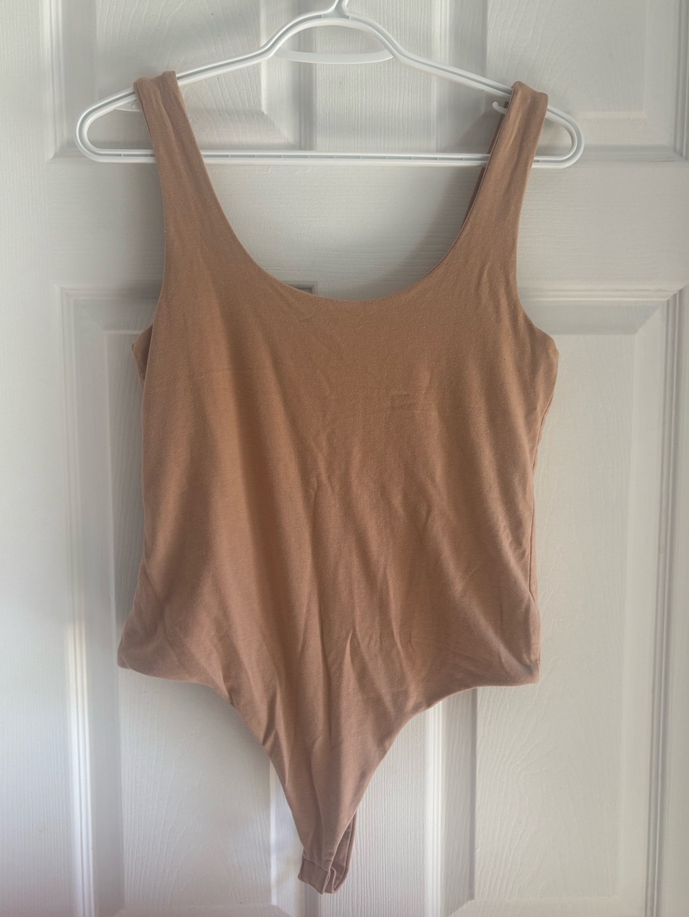 BANANA REPUBLICI
Scoop-Neck Thong bodysuit tan size M